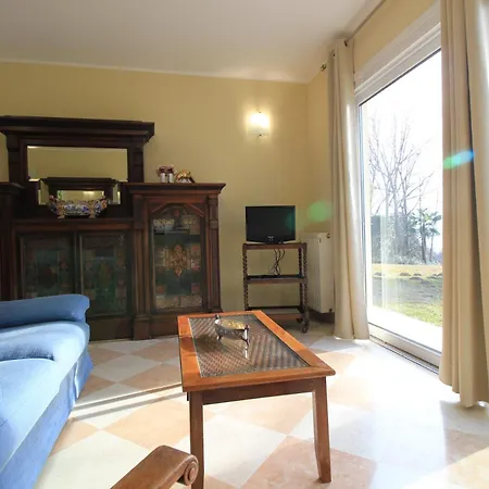 Face To Face With The Apartment Pettenasco